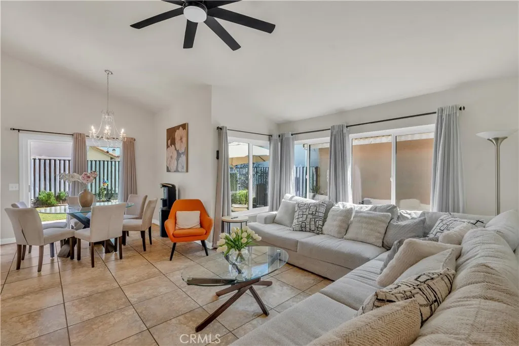 302 Daystar Drive, Perris, California 92571 home-pic-2