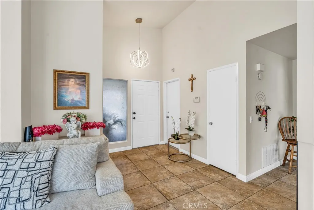 302 Daystar Drive, Perris, California 92571 home-pic-9