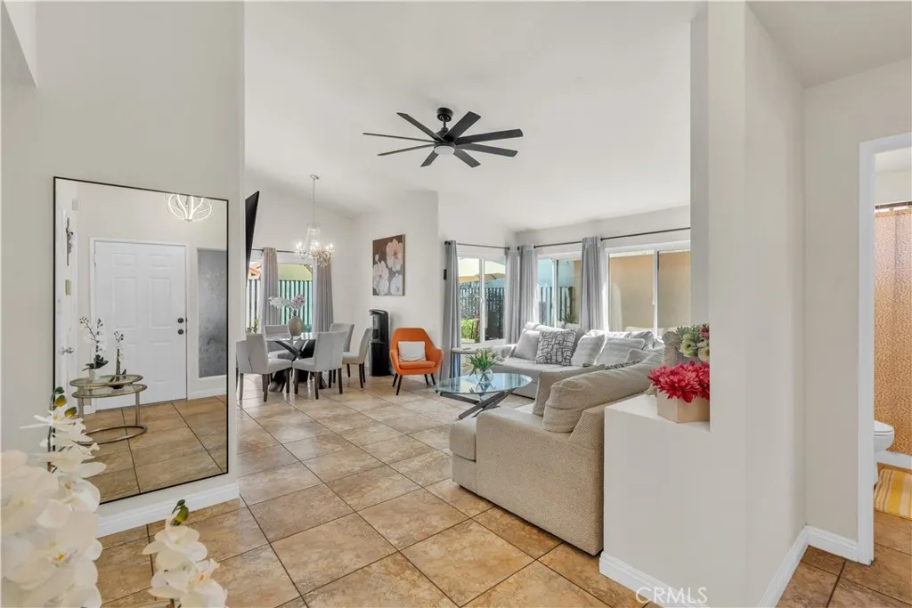 302 Daystar Drive, Perris, California 92571 home-pic-4