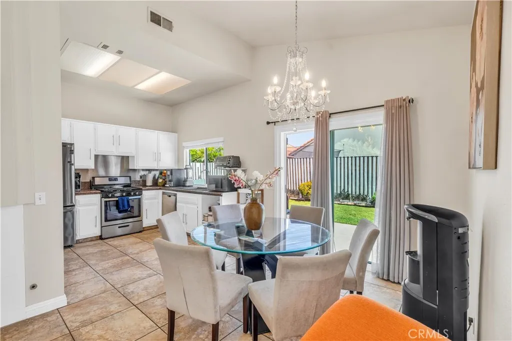 302 Daystar Drive, Perris, California 92571 home-pic-10