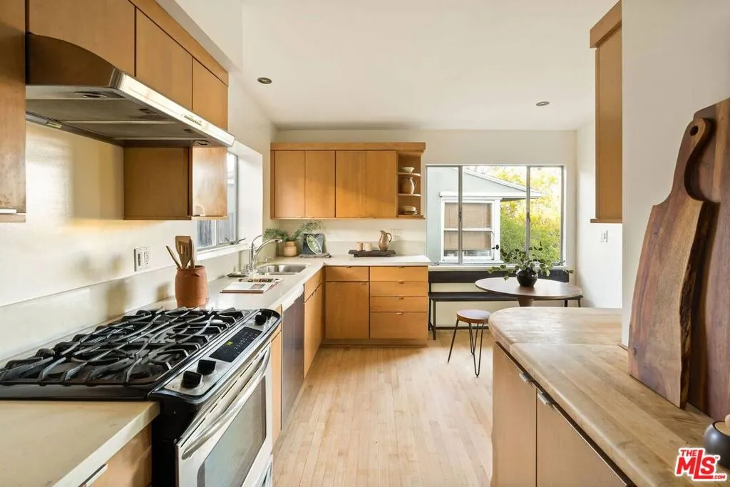 2372 Kenilworth Avenue, Los Angeles, California 90039 home-pic-13