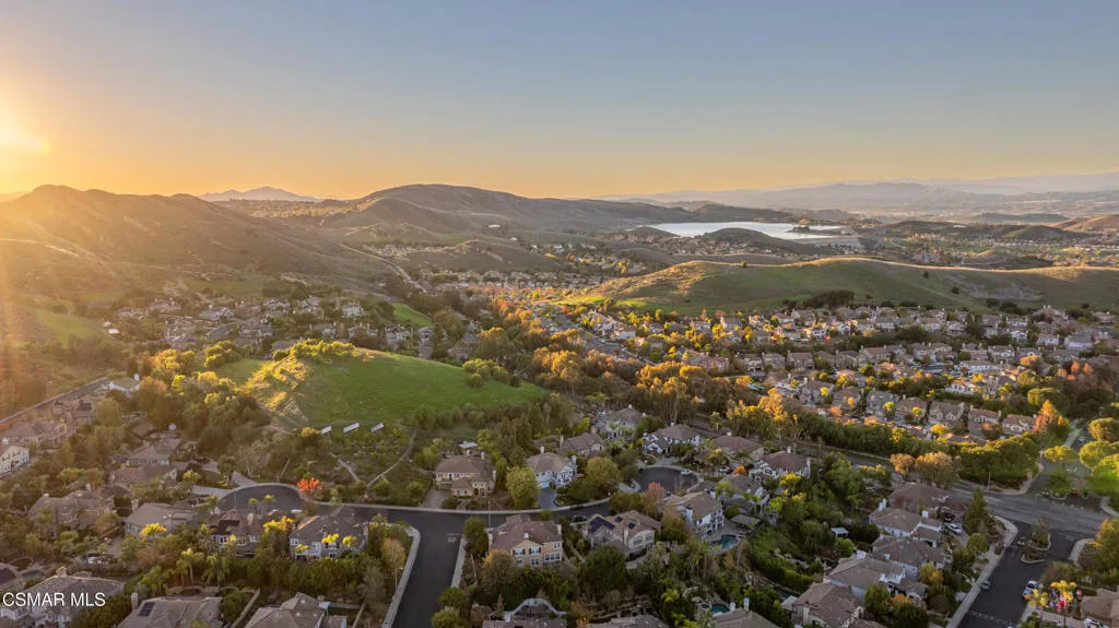 551 Rustic Hills Drive, Simi Valley, California 93065 home-pic-37