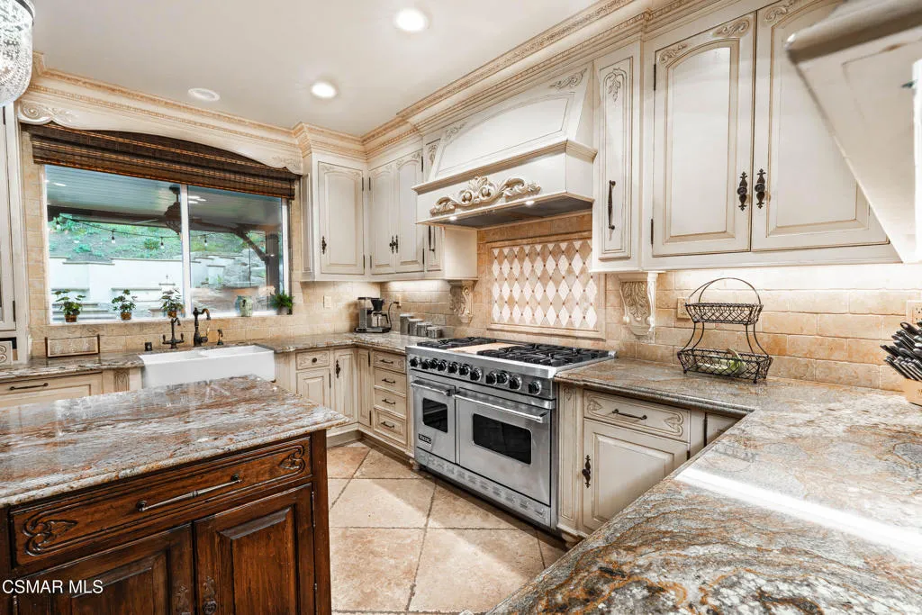 551 Rustic Hills Drive, Simi Valley, California 93065 home-pic-8