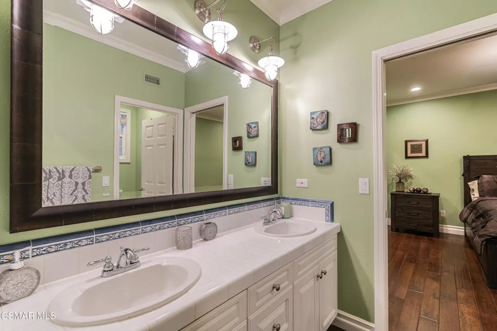 551 Rustic Hills Drive, Simi Valley, California 93065 home-pic-22