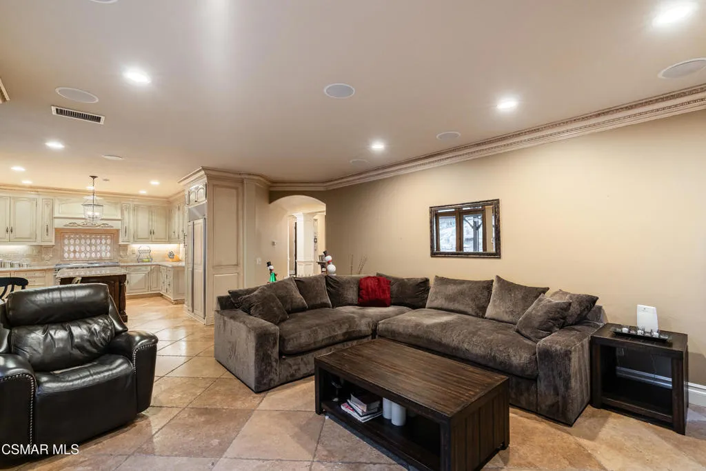 551 Rustic Hills Drive, Simi Valley, California 93065 home-pic-10