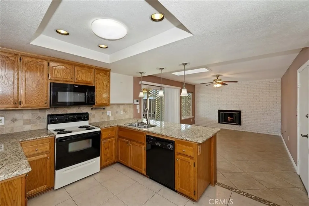 27580 Charlestown Drive, Menifee, California 92586 home-pic-9