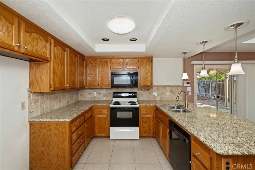 27580 Charlestown Drive, Menifee, California 92586 home-pic-8