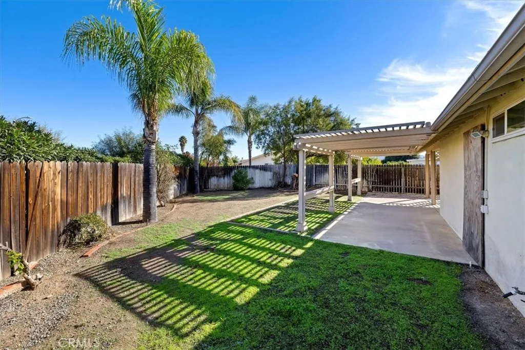 27580 Charlestown Drive, Menifee, California 92586 home-pic-20