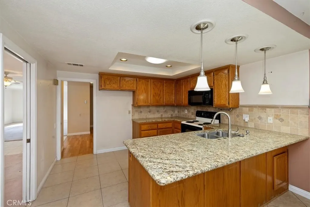 27580 Charlestown Drive, Menifee, California 92586 home-pic-10