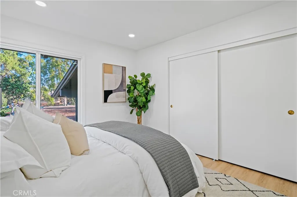 19 Las Brisas, Irvine, California 92612 home-pic-28