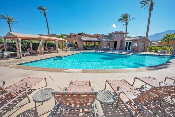 Rosewood Pool Clubhouse Picture