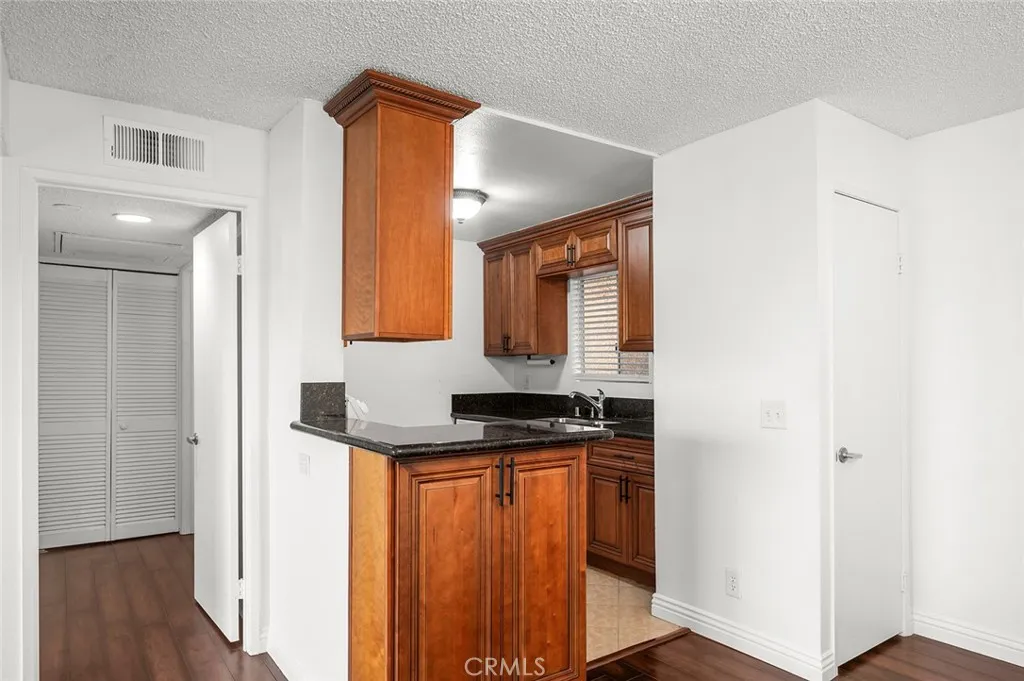 2507 E 15th Street 204, Long Beach, California 90804 home-pic-12
