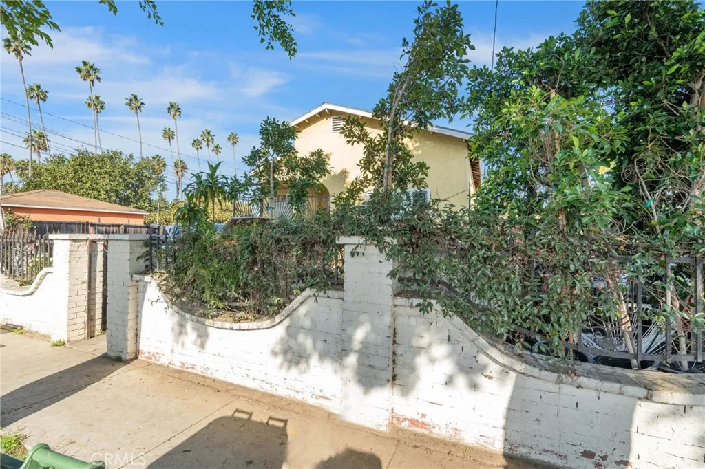 4133 W 101st Street, Inglewood, California 90304 home-pic-1