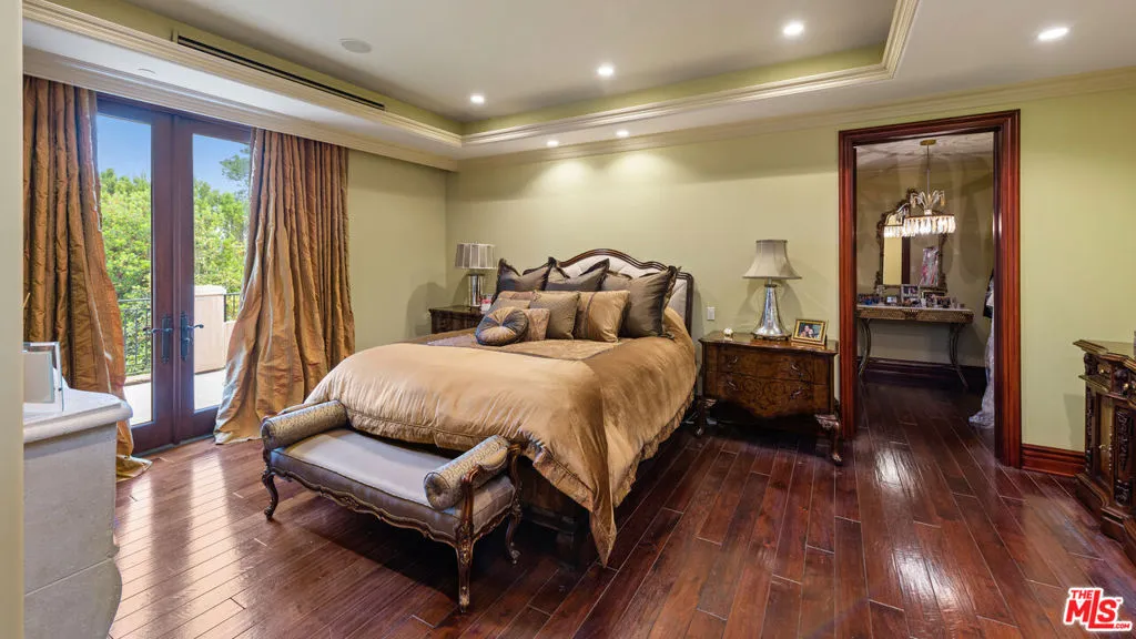 2108 Stratford Circle, Los Angeles, California 90077 home-pic-11