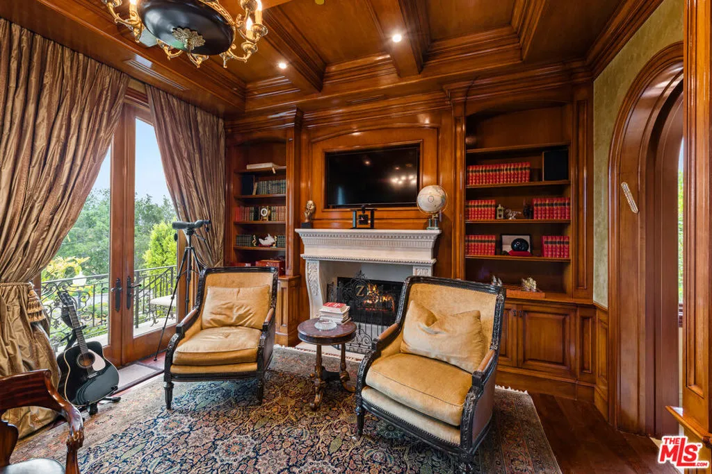 2108 Stratford Circle, Los Angeles, California 90077 home-pic-10