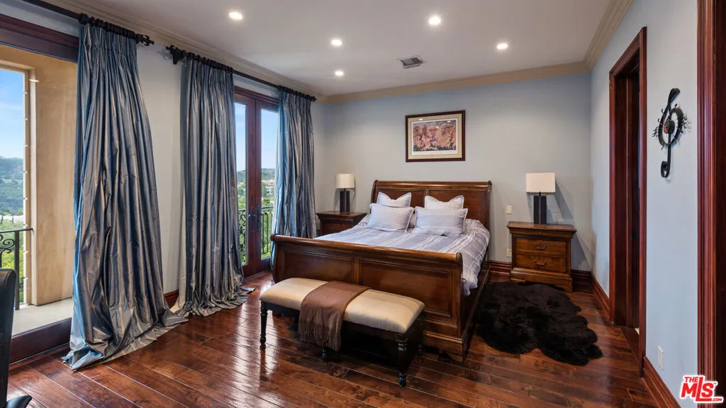 2108 Stratford Circle, Los Angeles, California 90077 home-pic-16