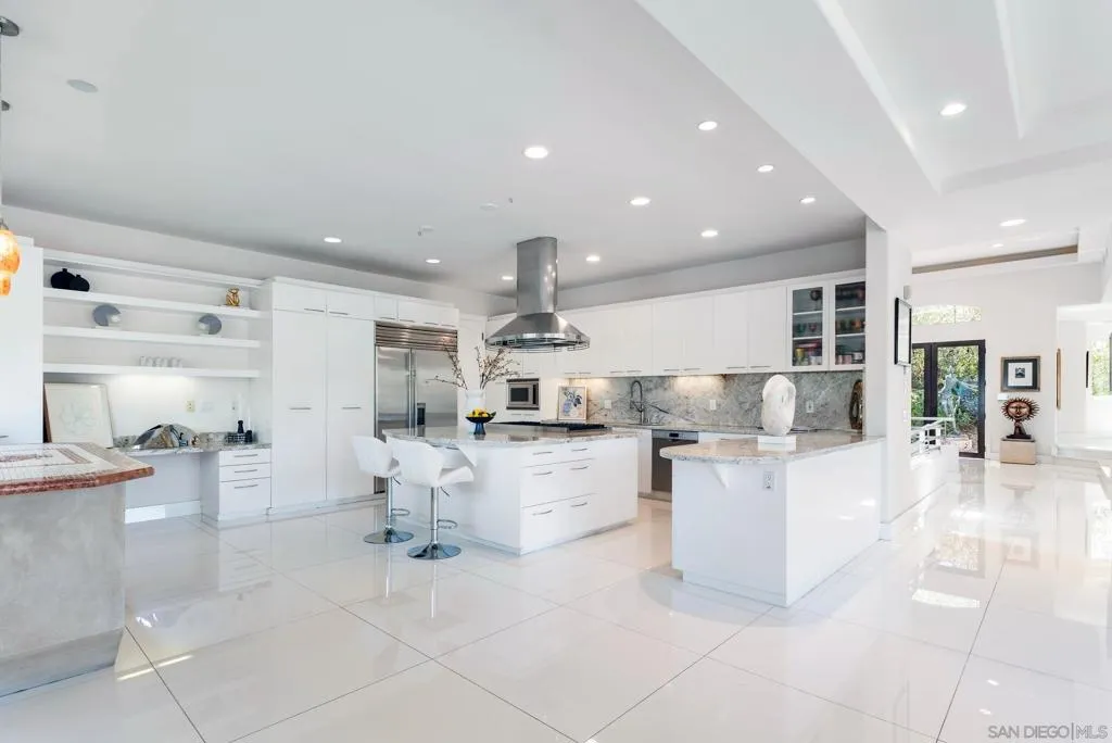 6617 Muirlands Dr, La Jolla, California 92037 home-pic-24