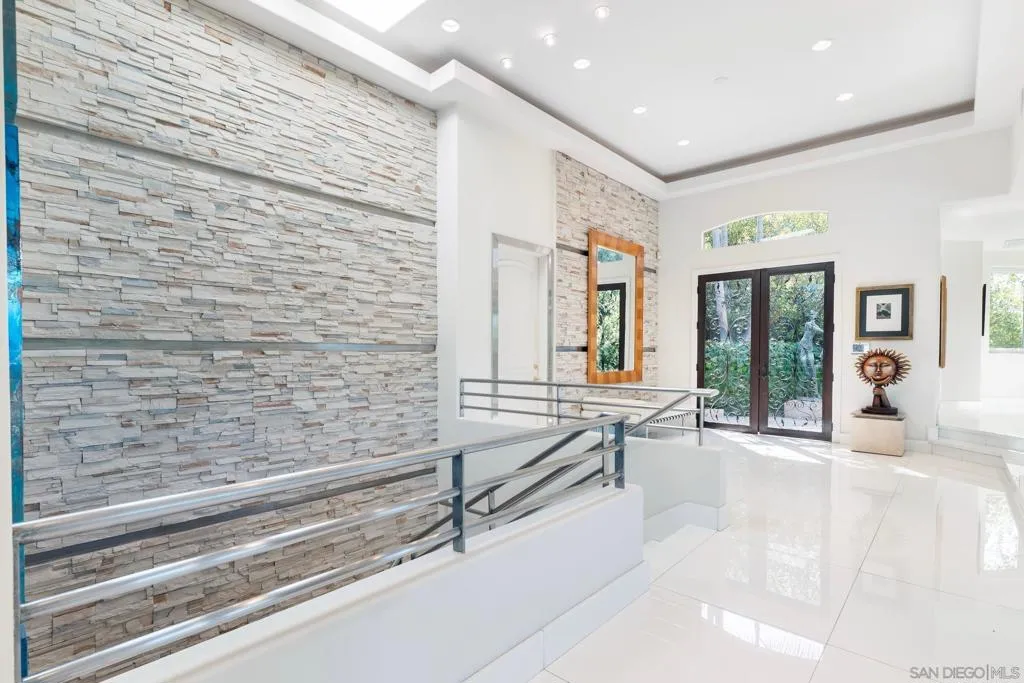 6617 Muirlands Dr, La Jolla, California 92037 home-pic-32