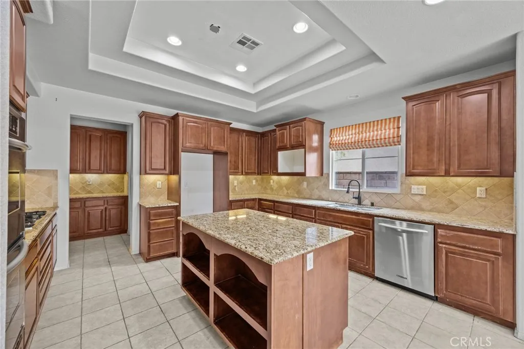 8863 Soothing Court, Corona, California 92883 home-pic-10