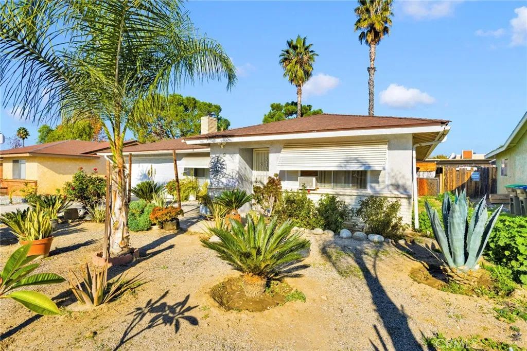 858 Coral, Hemet, California 92543 home-pic-2