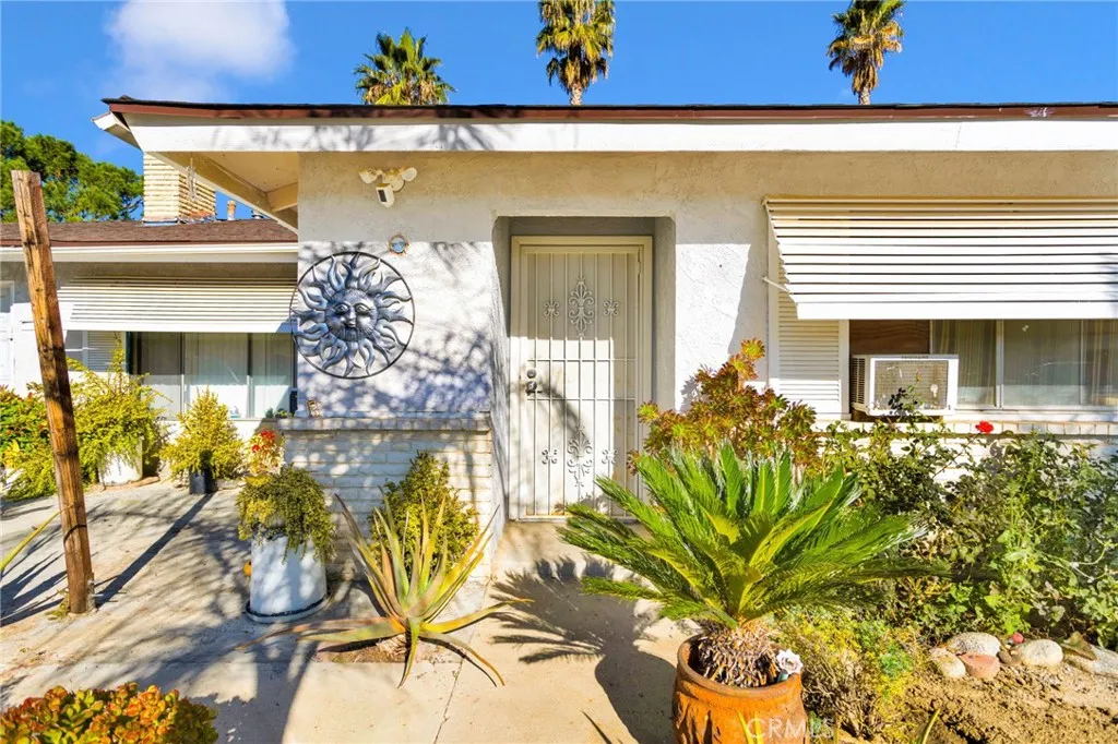 858 Coral, Hemet, California 92543 home-pic-3