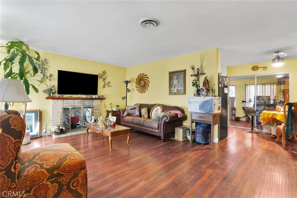 858 Coral, Hemet, California 92543 home-pic-6