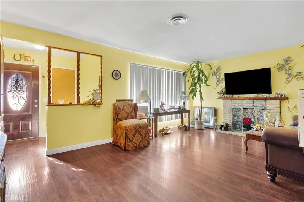 858 Coral, Hemet, California 92543 home-pic-4