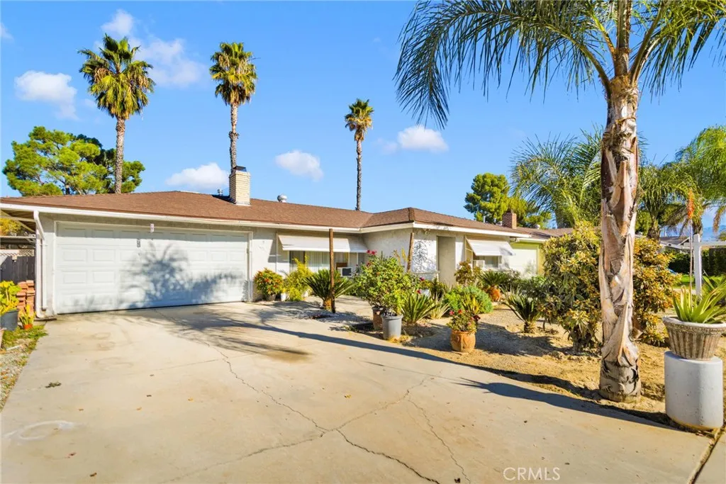 858 Coral, Hemet, California 92543 home-pic-1