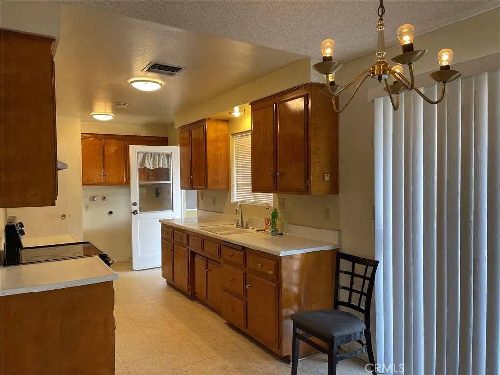 41844 Briarwood Avenue, Hemet, California 92544 home-pic-2