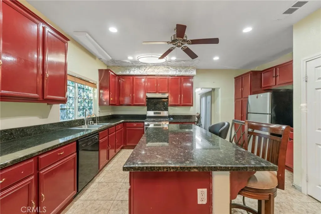 1553 W Ceres, Rialto, California 92376 home-pic-2