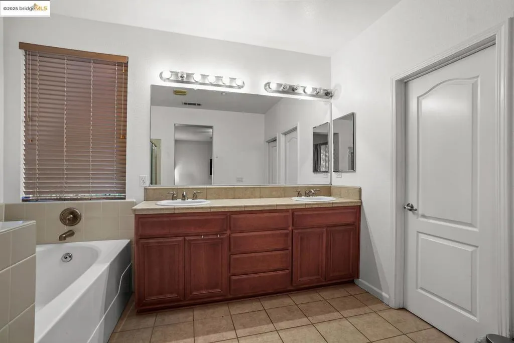 2474 Grant St, Brentwood, California 94513 home-pic-24
