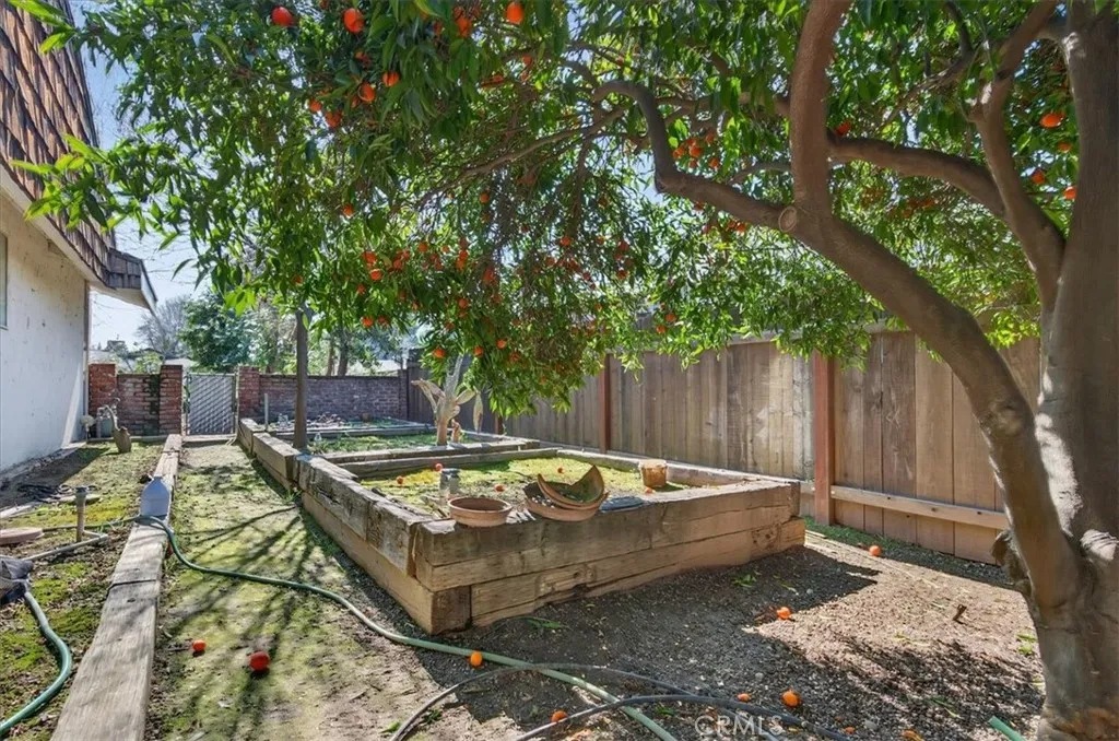 5867 E Club View, Fresno, California 93727 home-pic-56