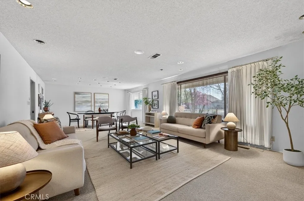 5867 E Club View, Fresno, California 93727 home-pic-8