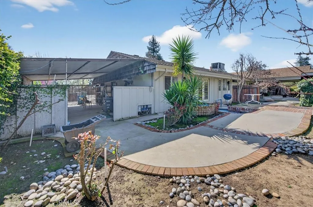 5867 E Club View, Fresno, California 93727 home-pic-66