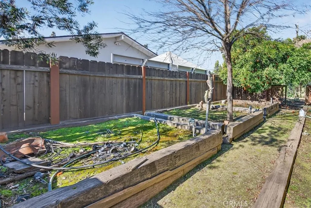 5867 E Club View, Fresno, California 93727 home-pic-57
