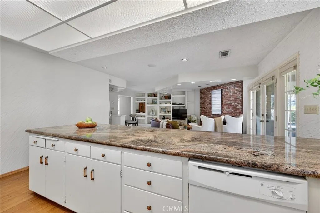 5867 E Club View, Fresno, California 93727 home-pic-24