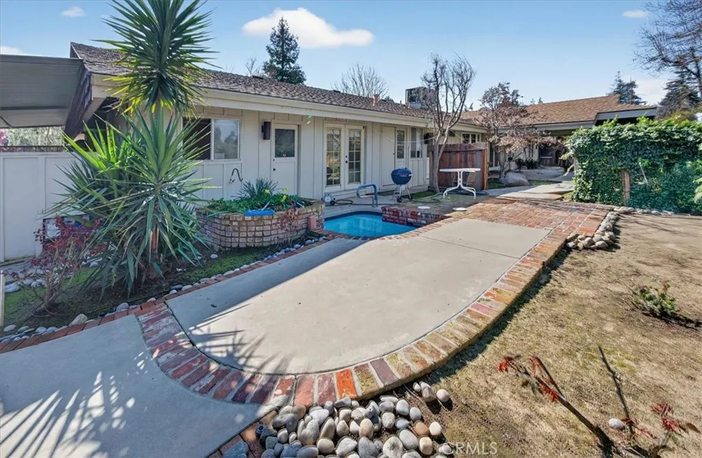 5867 E Club View, Fresno, California 93727 home-pic-67