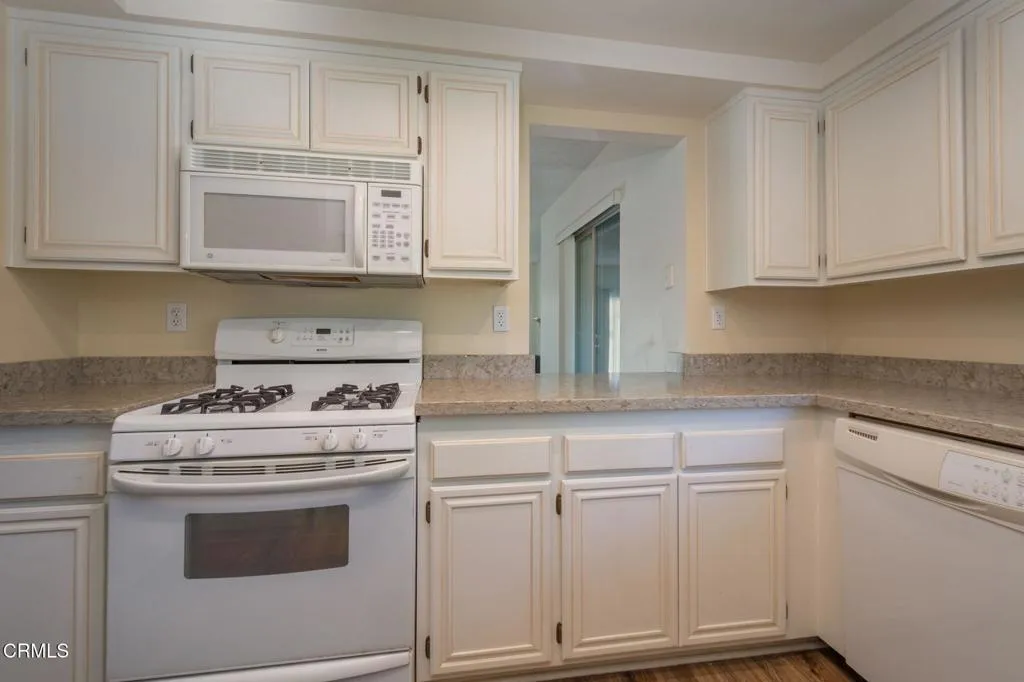 883 Murdoch Lane, Ventura, California 93003 home-pic-10