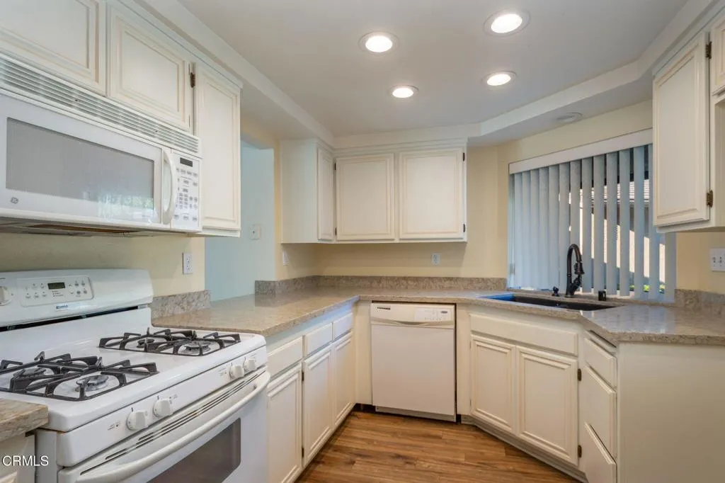 883 Murdoch Lane, Ventura, California 93003 home-pic-2