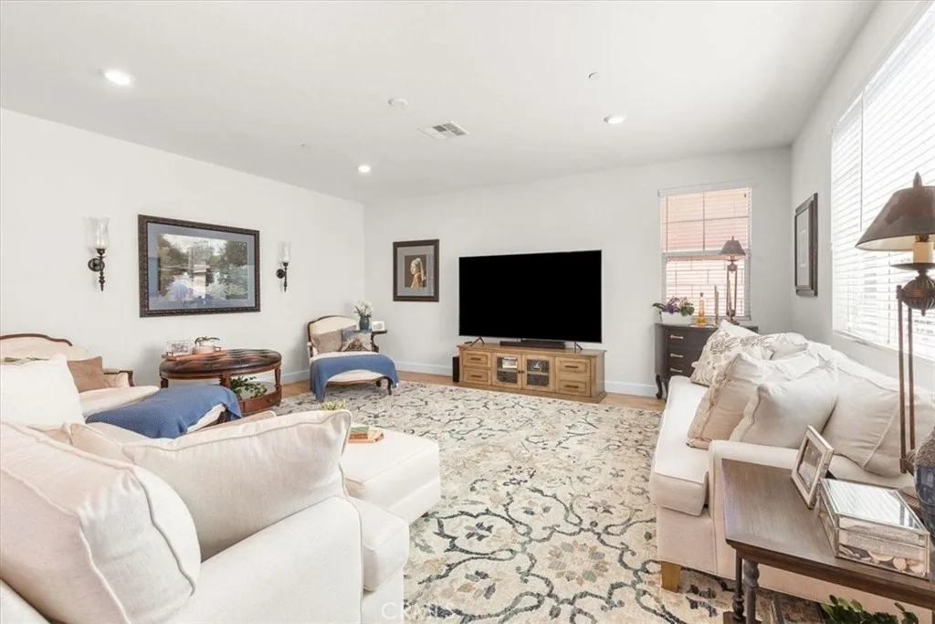 5327 La Bodega, Fontana, California 92336 home-pic-6