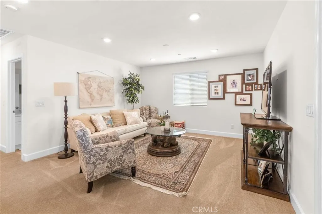 5327 La Bodega, Fontana, California 92336 home-pic-17