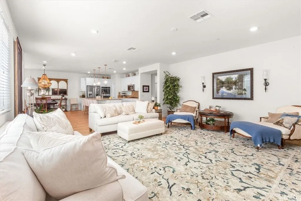 5327 La Bodega, Fontana, California 92336 home-pic-11