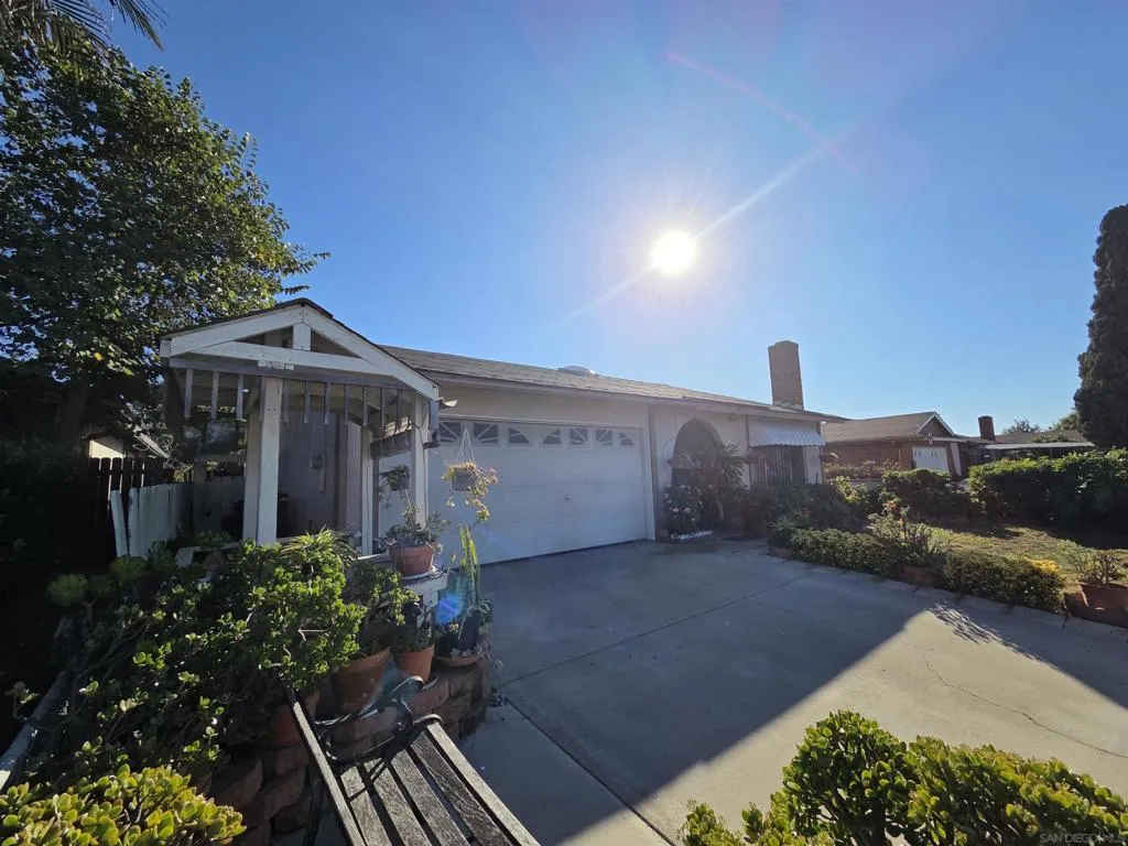 5675 Plumas St, San Diego, California 92139 home-pic-0