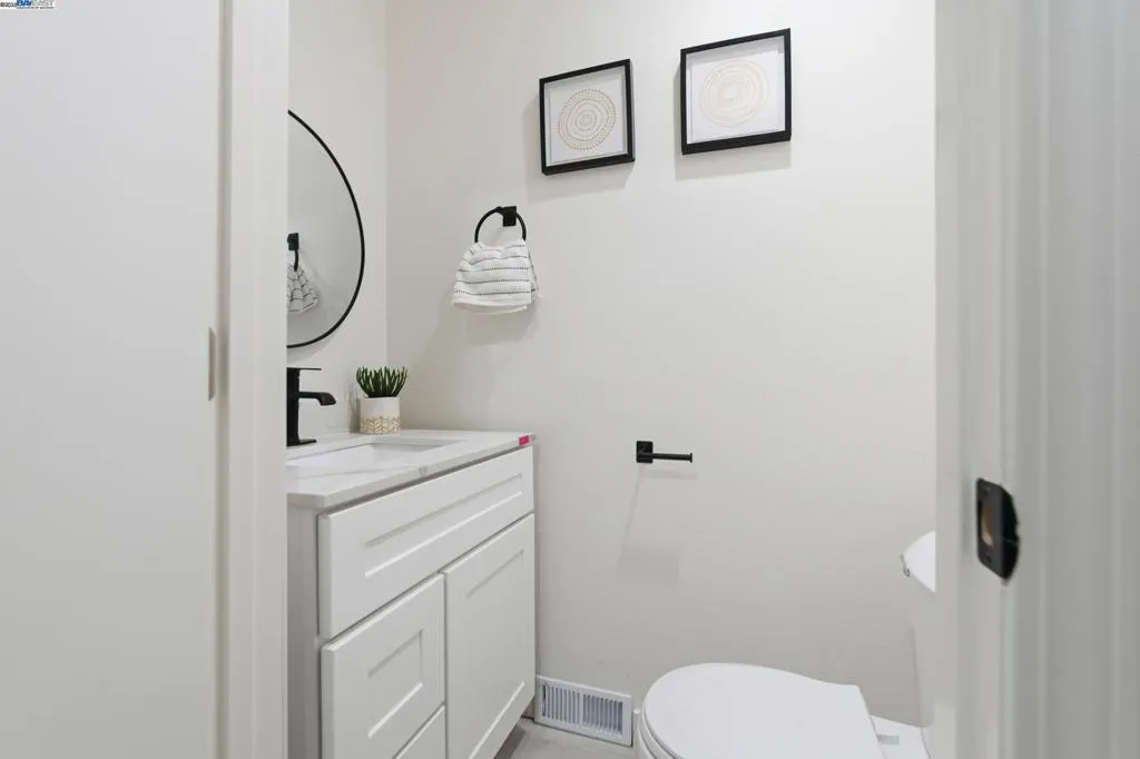 5729 Bancroft Ave, Oakland, California 94605 home-pic-19