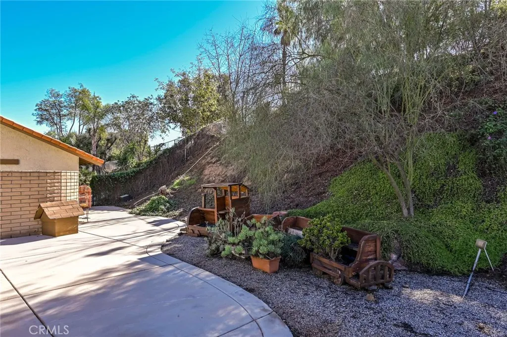 14531 Viewcrest Drive, Riverside, California 92504 home-pic-35