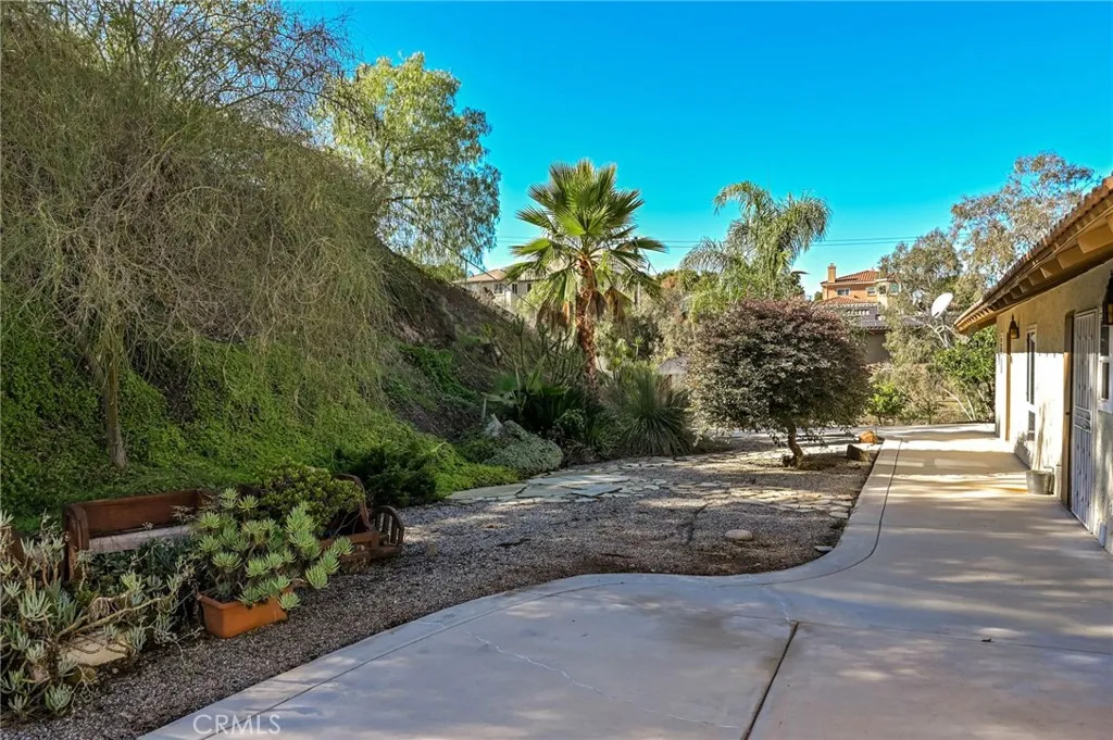 14531 Viewcrest Drive, Riverside, California 92504 home-pic-36