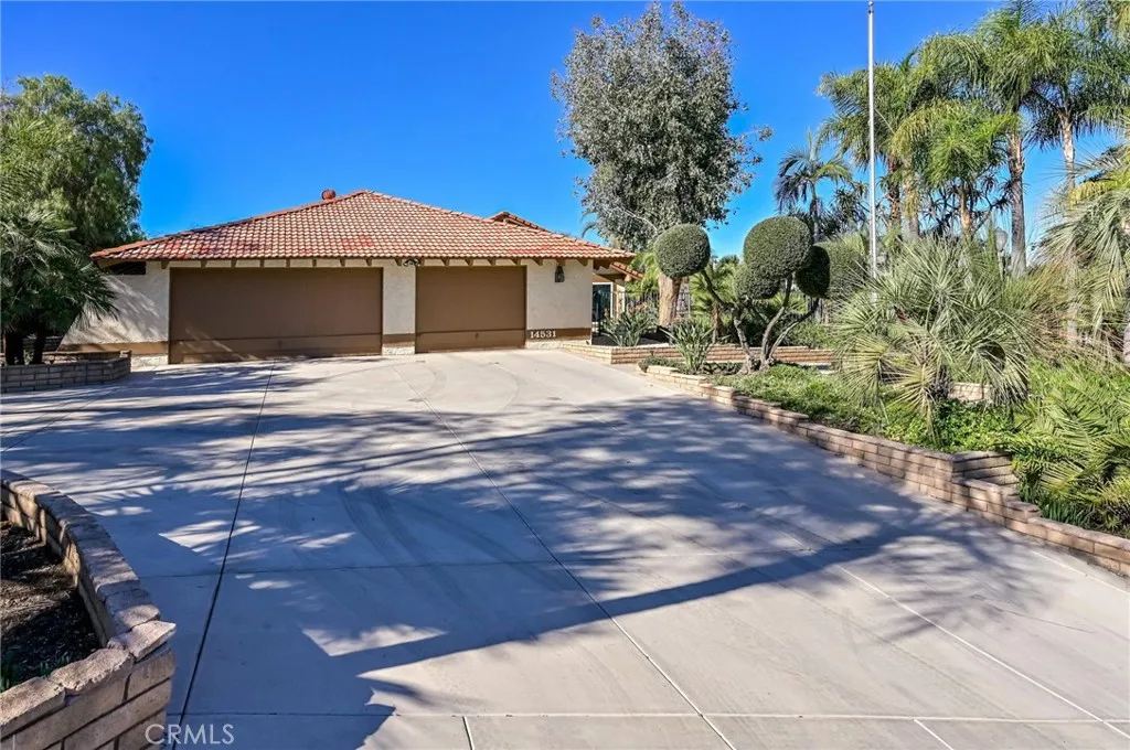 14531 Viewcrest Drive, Riverside, California 92504 home-pic-2
