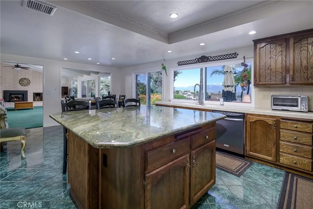 14531 Viewcrest Drive, Riverside, California 92504 home-pic-5