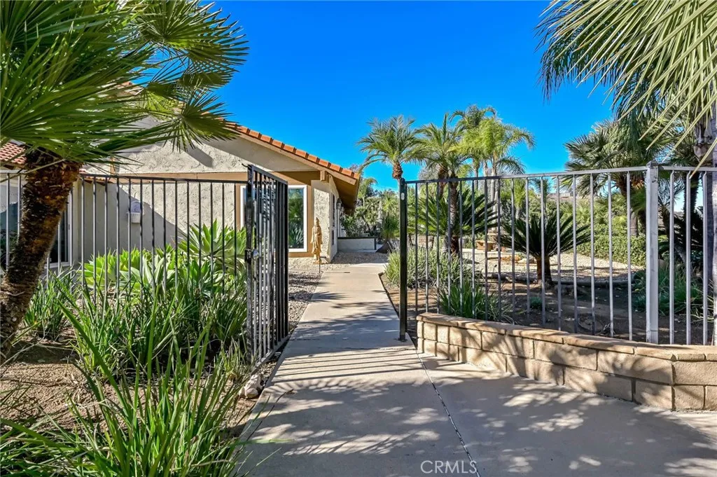 14531 Viewcrest Drive, Riverside, California 92504 home-pic-38