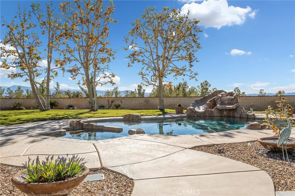 16878 Shirwaun Road, Apple Valley, California 92307 home-pic-35
